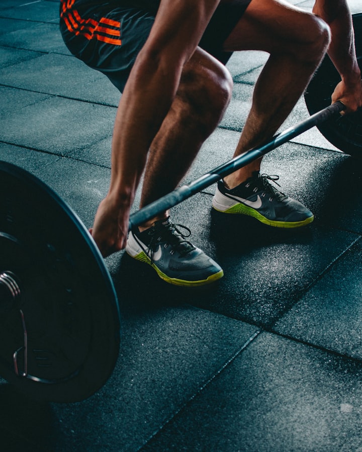 Sesión de entrenamiento personalizado de fuerza en Gym Living